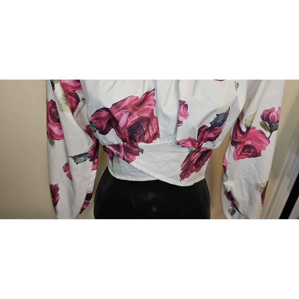 Crop Twist Front  Long Sleeve Gorgeous Floral - Women Top -Size  Large - Picture 3 of 11